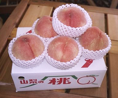 山梨の甘い桃　特大サイズを2キロの箱に６個詰め発送　終了間近　ももやのきよし